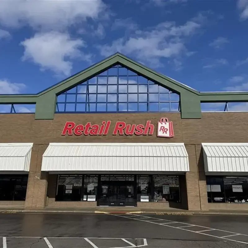 Retail-Rush-Outside